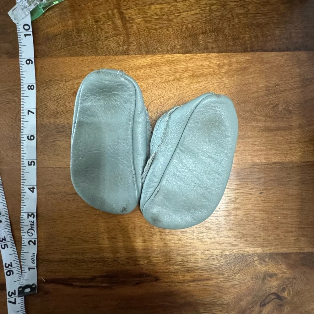 Feather & Filly Handcrafted Gray Leather Soft Sole Shoe Size 2 Infant Soft